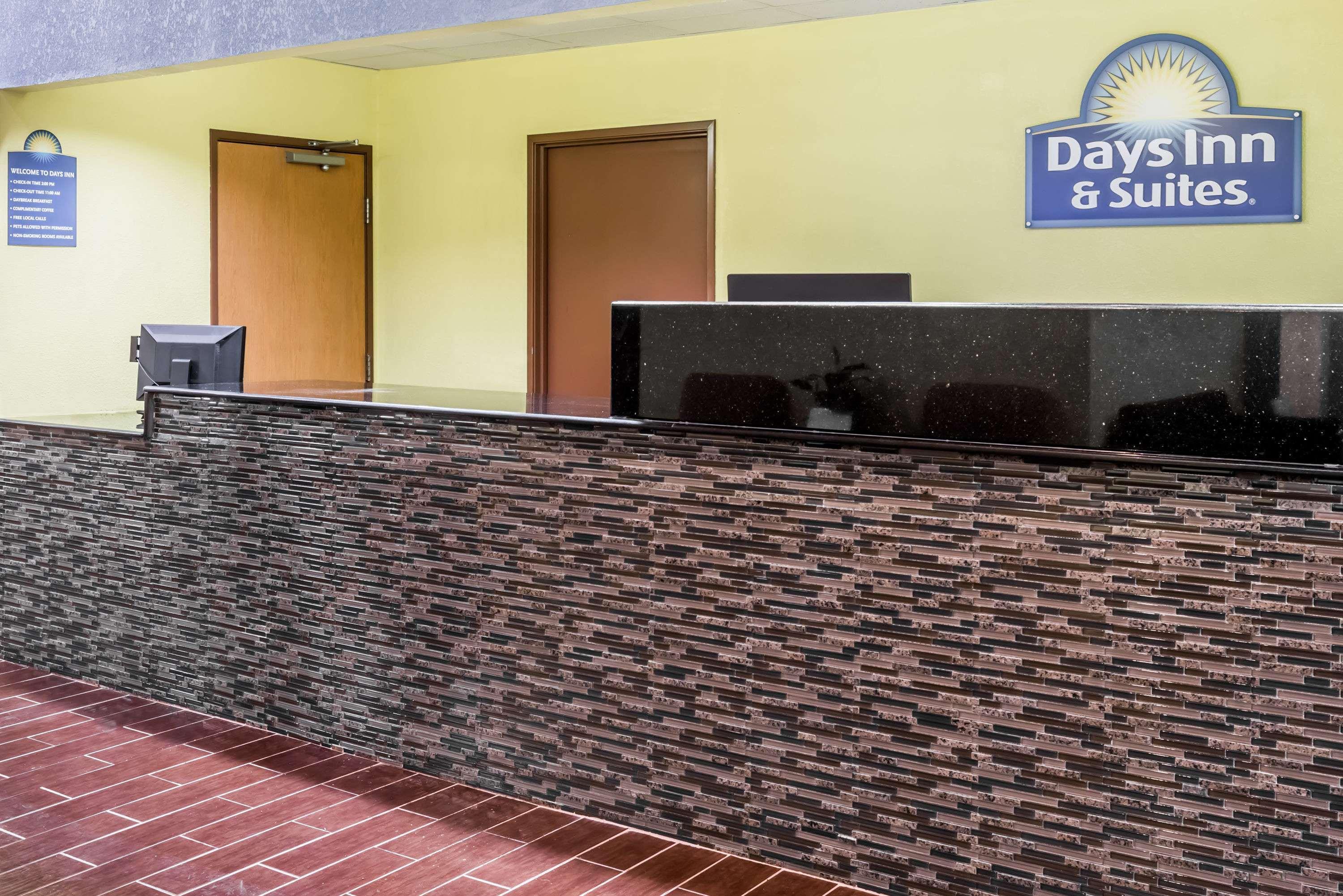 Days Inn & Suites By Wyndham Casey Eksteriør billede